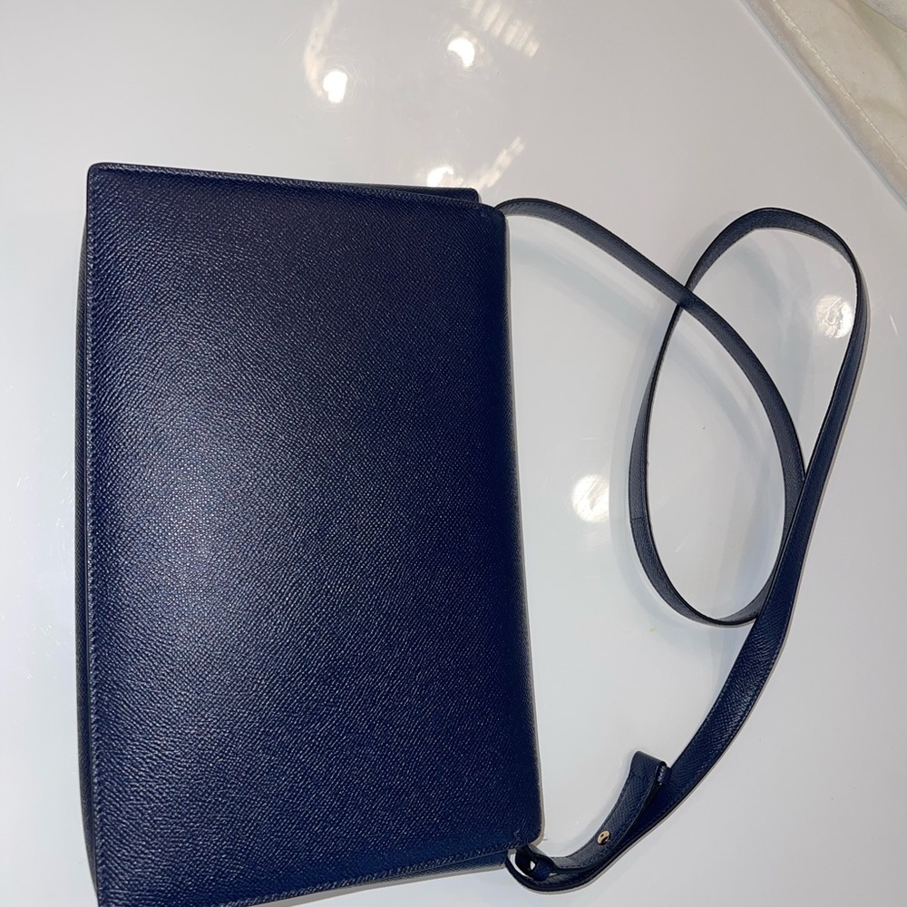 Salvatore ferragamo purse . Brand new never used comes with dust bag - Picture 5 of 5